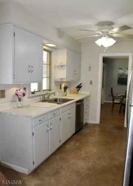 Entry Way - 206 Ridge Rd, Phillipsburg, NJ 08865 photo 2 of 2