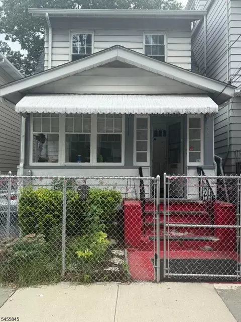 292 Smith St, Newark, NJ 07106
