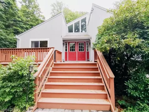 14 Tompkins Ct, Sussex, NJ 07461