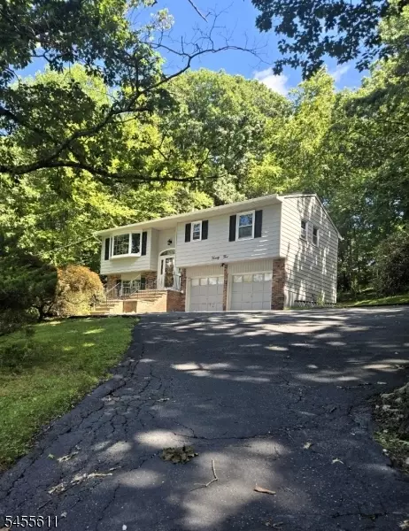 25 Kadel Dr, Mount Arlington, NJ 07856