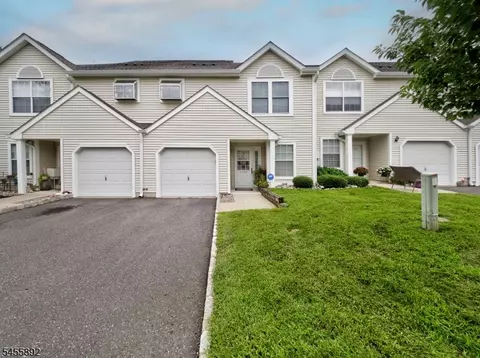 1102 Fox Hill Pl, Milford, NJ 08848
