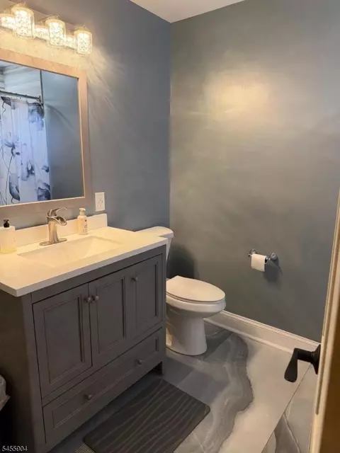 Bath - 67 Coventry Rd, Wayne, NJ 07470 photo 2 of 3