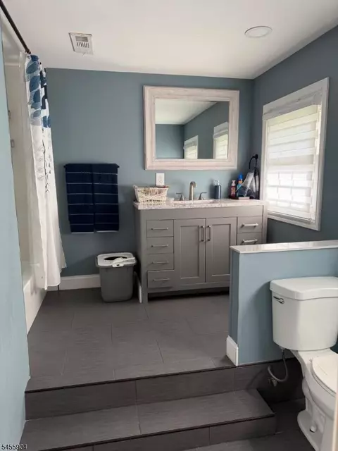 Bath - 67 Coventry Rd, Wayne, NJ 07470 photo 1 of 3