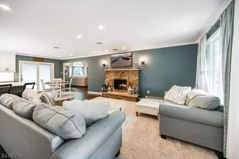 Living - 5 Harmer Ter, Wayne, NJ 07470 photo 2 of 5
