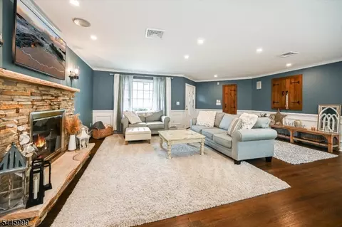 Living - 5 Harmer Ter, Wayne, NJ 07470 photo 3 of 5