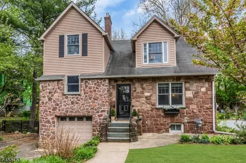 10 Passaic Ave, Roseland, NJ 07068