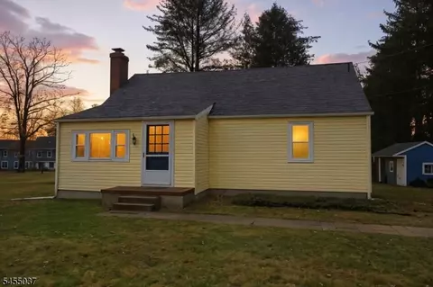 131 Crusher Rd, Hopewell, NJ 08525