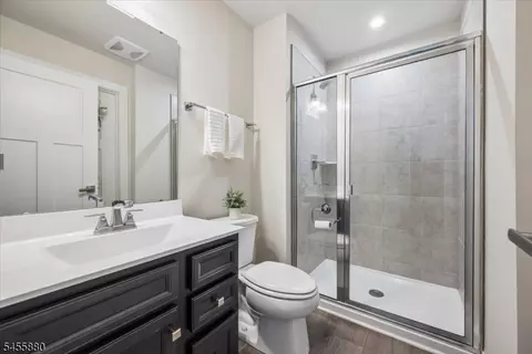 Bath - 2 Vansickle Ct, Landing, NJ 07850 photo 1 of 4
