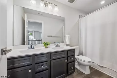 Bath - 2 Vansickle Ct, Landing, NJ 07850 photo 3 of 4