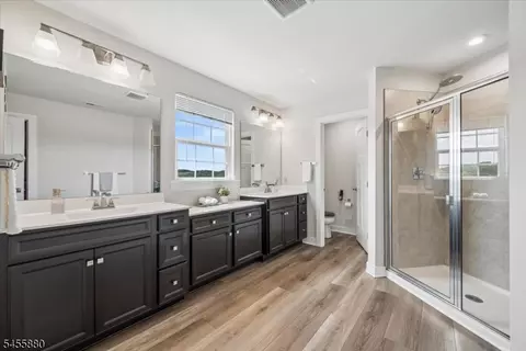 Bath - 2 Vansickle Ct, Landing, NJ 07850 photo 2 of 4