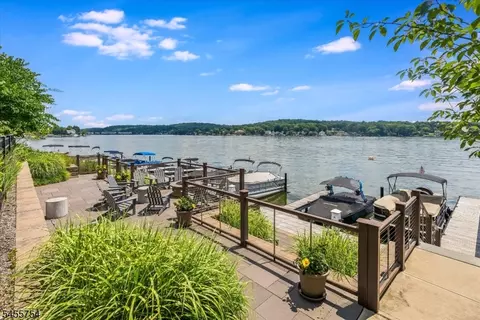 103 Mariners Pointe, Hopatcong, NJ 07843