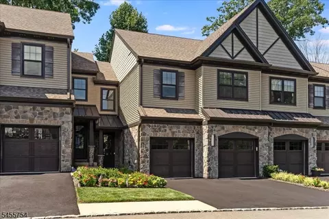 103 Mariners Pointe, Hopatcong, NJ 07843