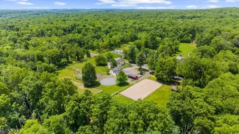 179 Lindbergh Rd, Hopewell, NJ 08525