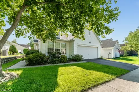 99 Kensington Cir, Belvidere, NJ 07823