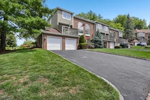 7 Dorset Cir, Caldwell, NJ 07006