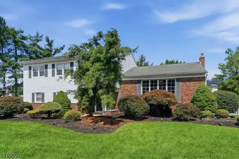 21 Tuscan Pl, East Hanover, NJ 07936