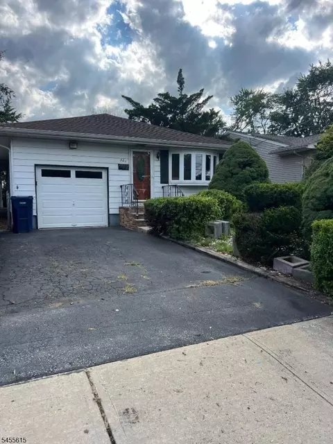 301 New York Ave, Clark, NJ 07066