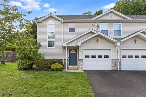 9 Ferndale Ln, Hamburg, NJ 07419