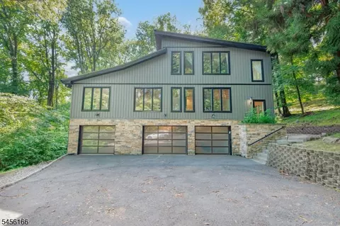 1204 Johnston Dr, Watchung, NJ 07069