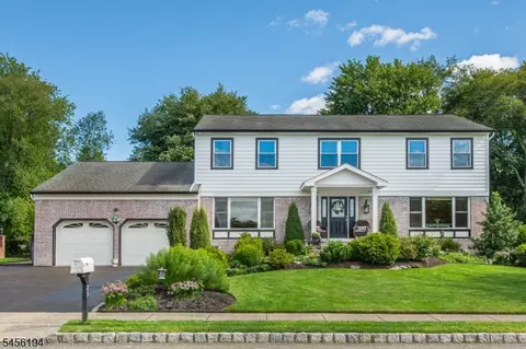 25 Crestwood Ave W, Fairfield, NJ 07004