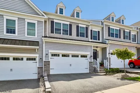 11 Hickory Ct, Cedar Grove, NJ 07009