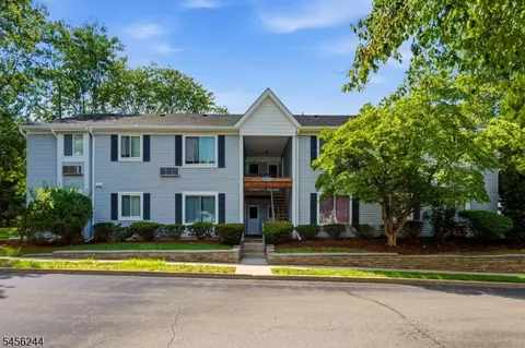 74 Eton Way, Somerset, NJ 08873