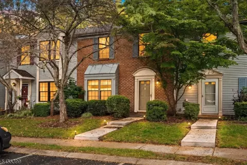 4 Pear Tree Ln, Franklin Park, NJ 08823