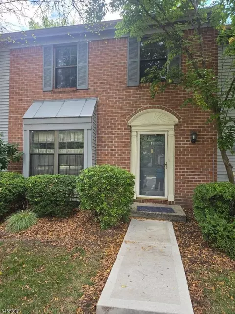 4 Pear Tree Ln, Franklin Park, NJ 08823