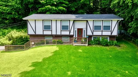 131 Munsonhurst Rd, Franklin, NJ 07416