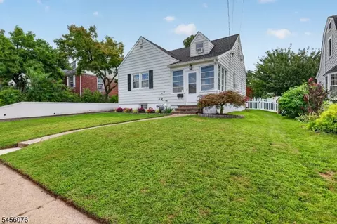 10-08 Campbell Rd, Fair Lawn, NJ 07410