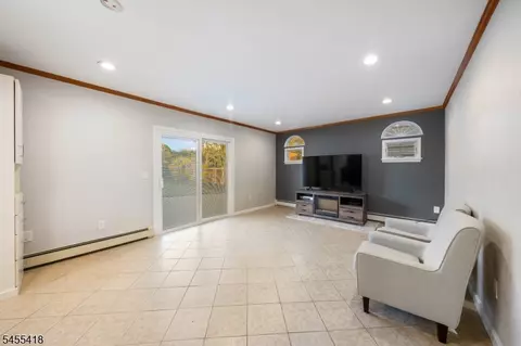 Living - 856 Mitchell Ave, Union, NJ 07083 photo 4 of 4