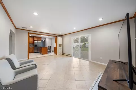 Living - 856 Mitchell Ave, Union, NJ 07083 photo 3 of 4