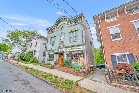 16 Greenwich St, Belvidere, NJ 07823
