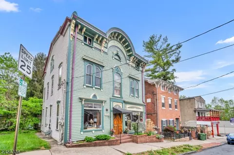 16 Greenwich St, Belvidere, NJ 07823