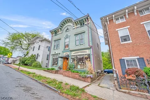 16 Greenwich St, Belvidere, NJ 07823