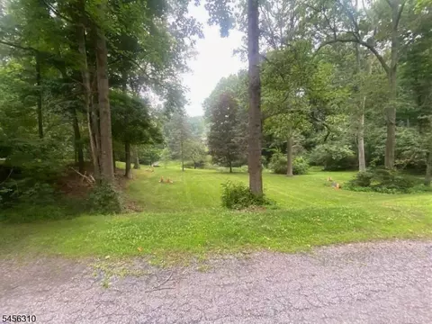 10 Up A Way Dr, Sussex, NJ 07461
