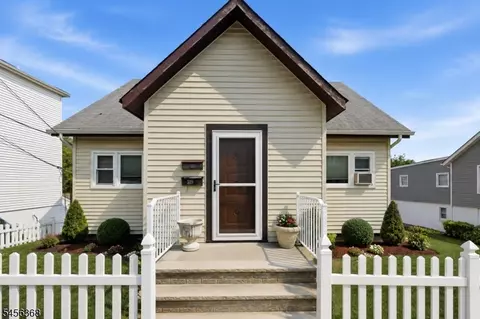 319 6th St, Carlstadt, NJ 07072
