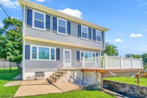 13 Hopatchung Rd, Hopatcong, NJ 07843