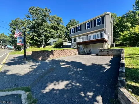 13 Hopatchung Rd, Hopatcong, NJ 07843