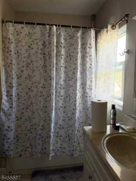 Bath - 1007 W 8th St, Plainfield, NJ 07063 photo 8 of 8