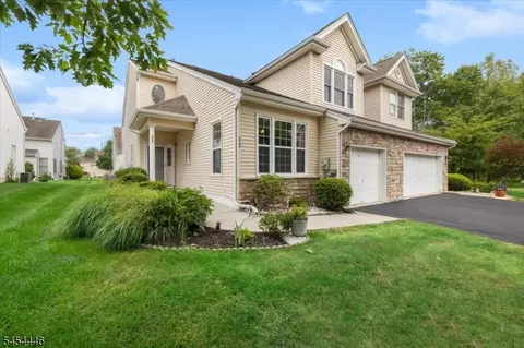 11 Disbro Ln, Somerset, NJ 08873