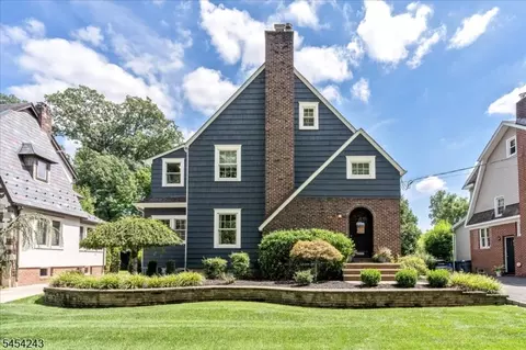8 Doering Way, Cranford, NJ 07016