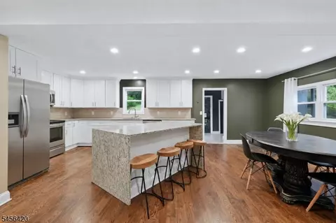 18 Coolidge Trl, Hopatcong, NJ 07843