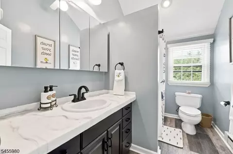 Bath - 67 Bald Eagle Rd, Hackettstown, NJ 07840 photo 5 of 6