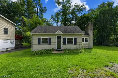 62 S Cherry Rd, Lake Hopatcong, NJ 07849