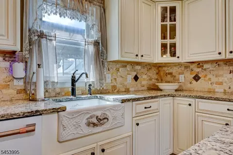 Kitchen - 416 Giles Ave, Middlesex, NJ 08846 photo 4 of 4