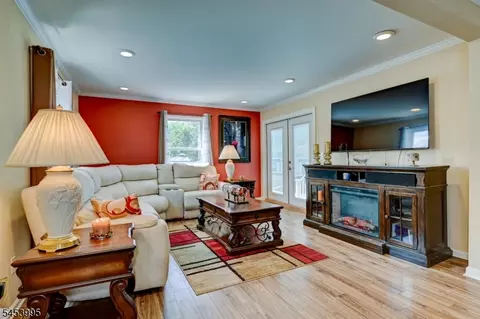 Living - 416 Giles Ave, Middlesex, NJ 08846 photo 3 of 3