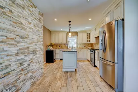 Kitchen - 416 Giles Ave, Middlesex, NJ 08846 photo 1 of 4