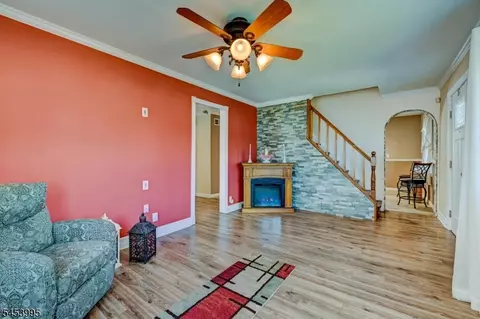 Living - 416 Giles Ave, Middlesex, NJ 08846 photo 2 of 3
