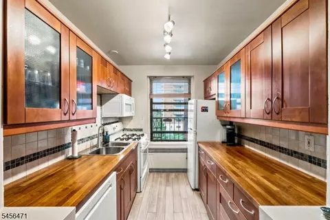 Kitchen - 100 Prospect Ave #4C, Hackensack, NJ 07601 photo 1 of 3